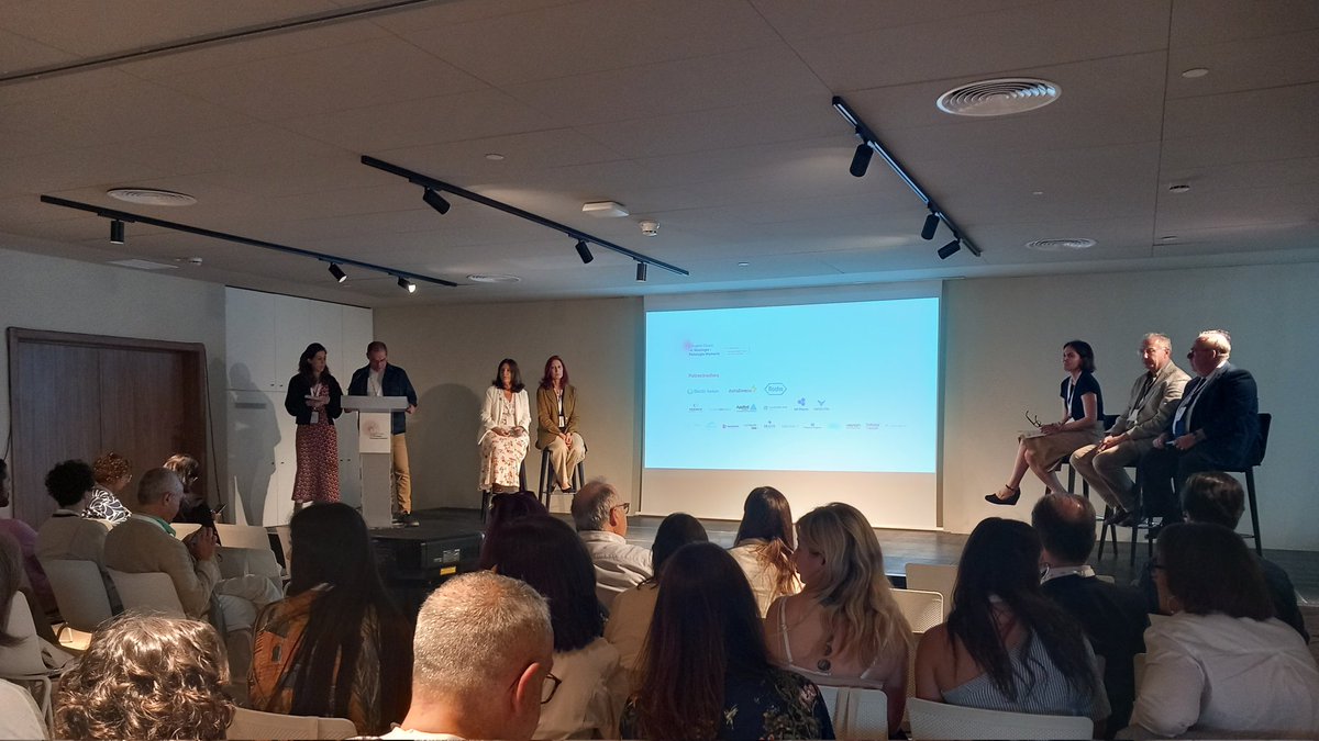 CorpoSalutMS's tweet photo. Donem el tret de sortida al 3r bloc de la #comissiomedica del #CCSPM23. amb un comitè de mama on es debatrà sobre diferents casos reals. https://t.co/Zi5L8Yzkrz