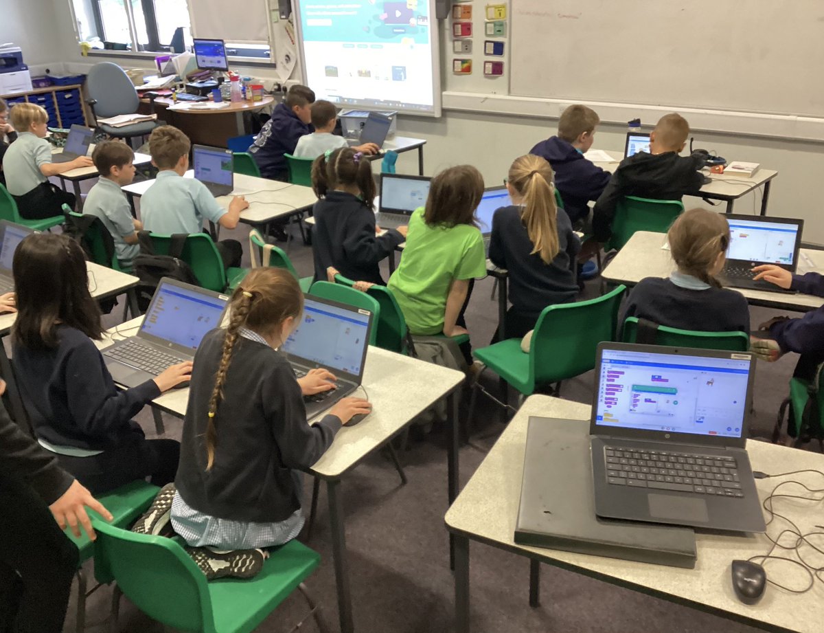 lairhillockps's tweet photo. P7 did a great job teaching P4/5SB about Coding using Scratch. #PeerLedLearning #futureeducators https://t.co/GZ0LKgJtLK