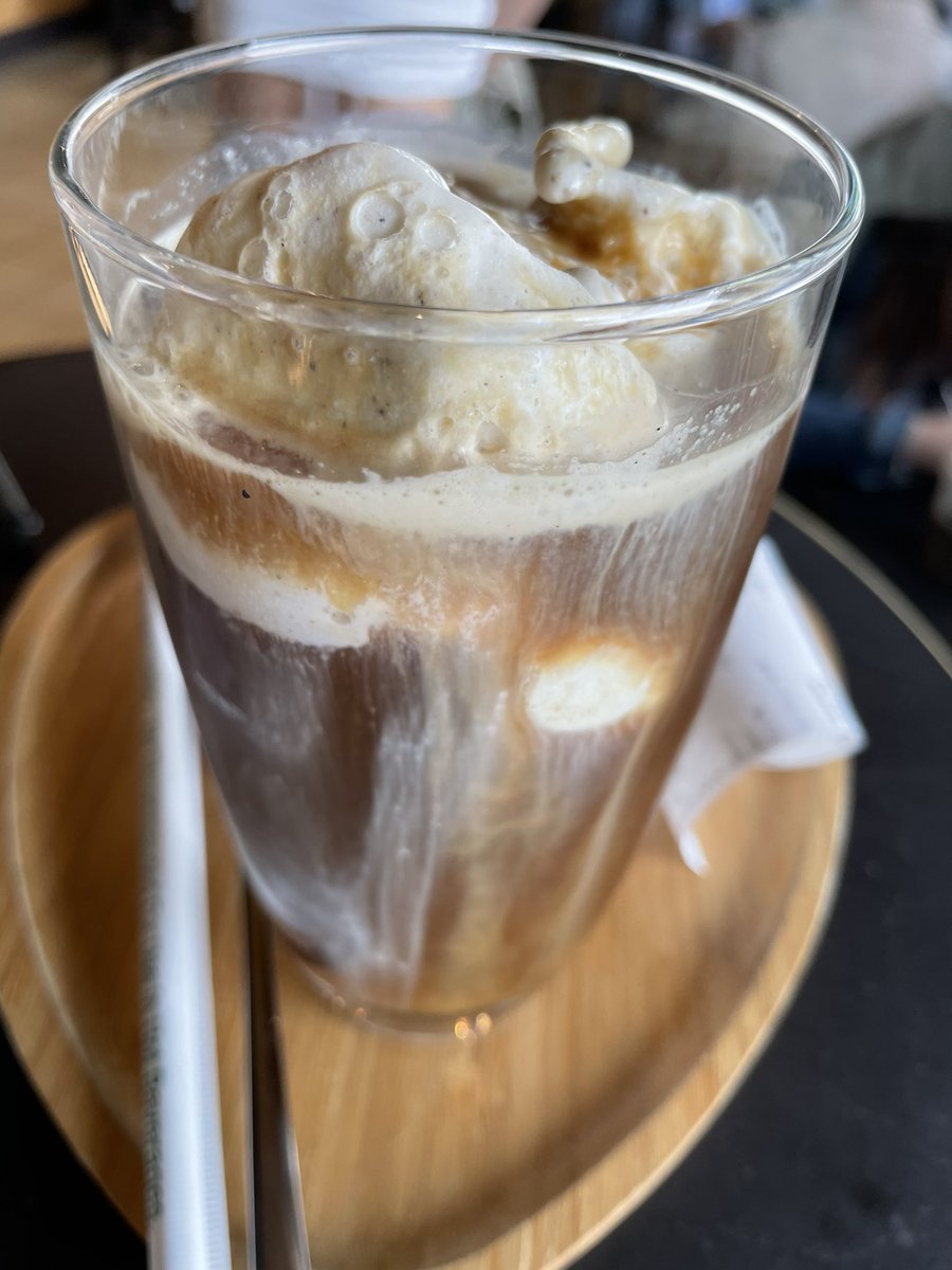 BORIMBR's tweet photo. #starbucksreserve でコールドブリューが進化してきた。
アイスのコーヒーの中ではトルコではかなりイケてる
しかも #coldbrewfloat はヘビロテ
旨い!!
しいて例えれば、ColdBrewに溺れたアイス、、、
#Istanbul https://t.co/UM0ekSf59l