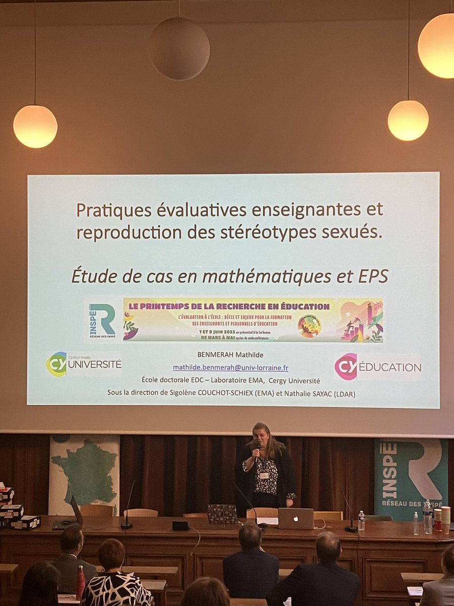 Réseau des INSPÉ (@reseauinspe) on Twitter photo #PrixPosterDoctorant du Printemps de la Recherche
Mathilde Benmerah (<a href="/UCP_laboEMA/">Laboratoire ÉMA</a> / <a href="/UniversiteCergy/">CY Cergy Paris Université</a>) présente ces travaux sur les pratiques évaluatives enseignantes et la reproduction des stéréotypes sexués via une étude de cas en mathématique et EPS à l’école élémentaire. #PrixPosterDoctorant du Printemps de la Recherche
Mathilde Benmerah (<a href="/UCP_laboEMA/">Laboratoire ÉMA</a> / <a href="/UniversiteCergy/">CY Cergy Paris Université</a>) présente ces travaux sur les pratiques évaluatives enseignantes et la reproduction des stéréotypes sexués via une étude de cas en mathématique et EPS à l’école élémentaire.
