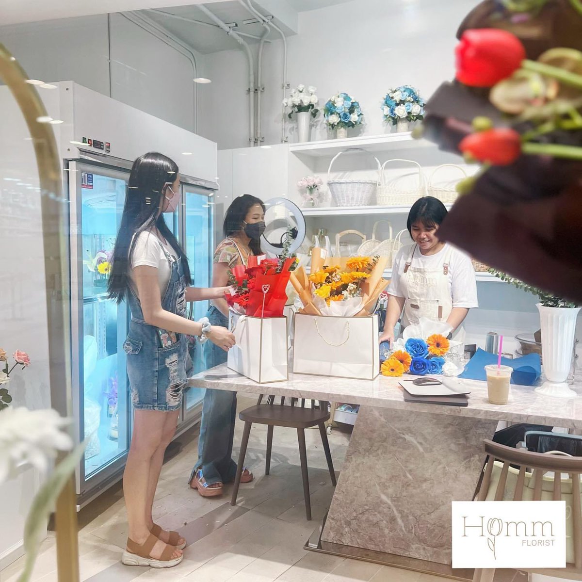forbabymonster's tweet photo. #PHARITA was seen today at homm florist, flower store in Thailand 

#BABYMONSTER #베이비몬스터 @YGBABYMONSTER_ https://t.co/iBaO31PpnI