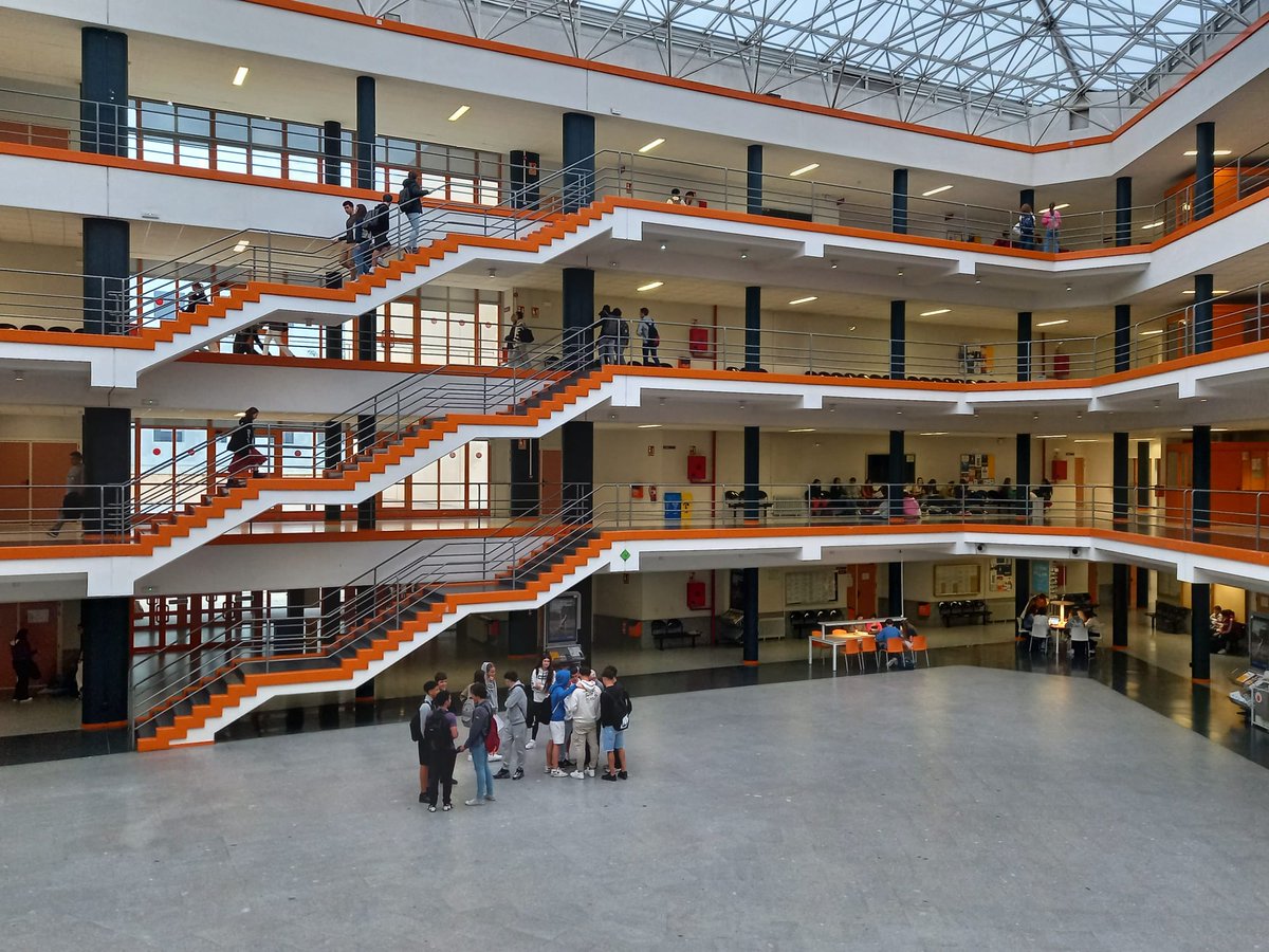 mvp_es's tweet photo. Último día de la #evau2023 en el Campus de Somosaguas de la @unicomplutense. Ya tenemos montado nuestro photocall para llevarte un bonito recuerdo.
📢 Ya está abierta la preinscripción:
https://t.co/IjV9Sy1cEL https://t.co/8UL7j7EEJB