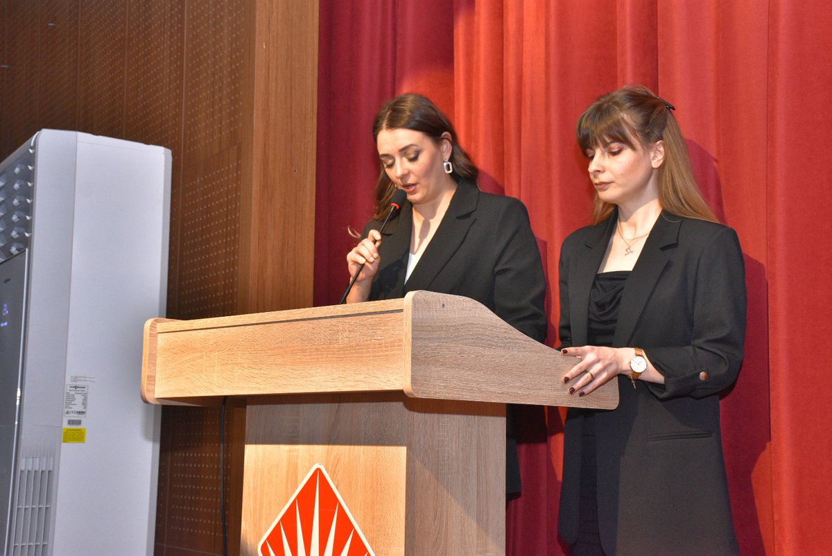 12. sınıfların mezuniyetinden kareler.💙❤️