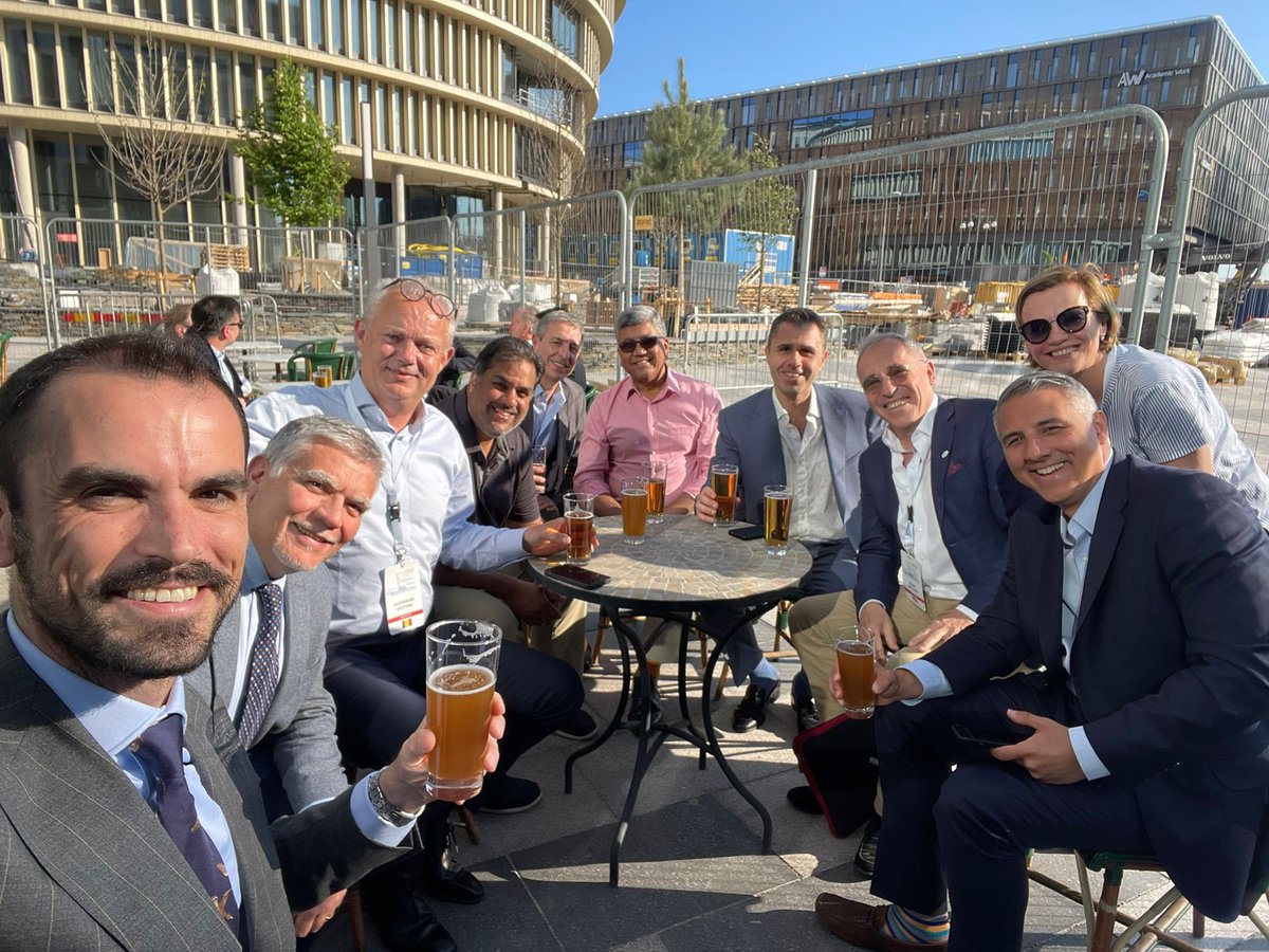 First day of cases done. Lots of sun in Stockholm today. @MountsinaiUro bladder team support for my upcoming challenging robotic partial nephrectomy @DrJohnSfakianos @MehrazinMD @RicBertolo @alexmottrie @RUCgroup @CILR23