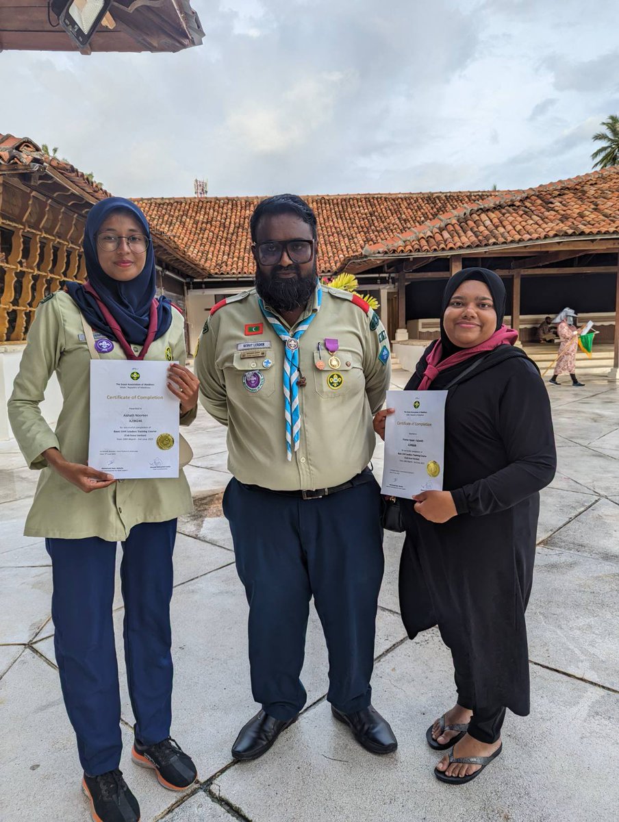 Gulhee_School's tweet photo. ސްކައުޓް އެސޯސިއޭޝަން  އިން ޖޫން 1 ން ޖޫން 3 ށް ކުރިއަށް ގެންދިޔަ ބޭސިކް ޔުނިޓް ލީޑާރސް ޓްރެއިނިންގ،  މި ސްކޫލްގެ ޕްރައިމަރީ ދެ ޓީޗަރުން ކަމަށްވާ ، އާއިޝަތު ނޫރީން އަދި އިހްސާނާ ހަސަން ހަބީބު ފުރިހަމަކުރައްވާފައިވާތީ އެ ލީޑަރުންނަށް މަރުހަބާ ދަންނަވަން.
@MoEdumv https://t.co/oOJ4JHJ7s2