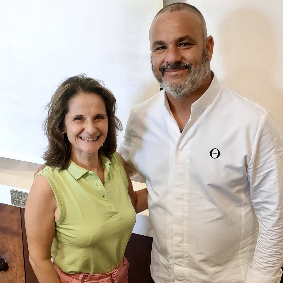 arenalescolegio's tweet photo. Nuestra cocinera Cristiana Das Neves y Teresa Palacios @RedArenales asisten a un menú degustación, de productos del @chefdelmar colaboración con #Eurest que se dan, a los niños, en el cole, para que coman mejor el pescado. Todo elaborado con proteína del pescado #fishrevolution https://t.co/gtaZ2Fz3zq