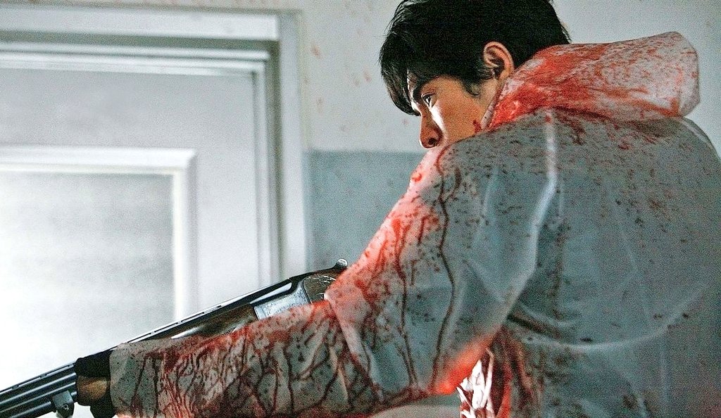 yuya_salyu's tweet photo. 🎬悪の教典
不謹慎で不道徳で不穏、ホラー映画に必要な全てが揃う超問題作。校内で始まるサイコパス教師と生徒の殺戮の夜は狂気に満ち強烈。偉大な原作は超えられないが緻密に構築された地獄への道は映画的な装飾も手伝って面白い。なだれ込む闇と生徒全員の恐怖の一体感もヤバ... 二階堂ふみ凄いわ🗝 https://t.co/PynEQ4FK59