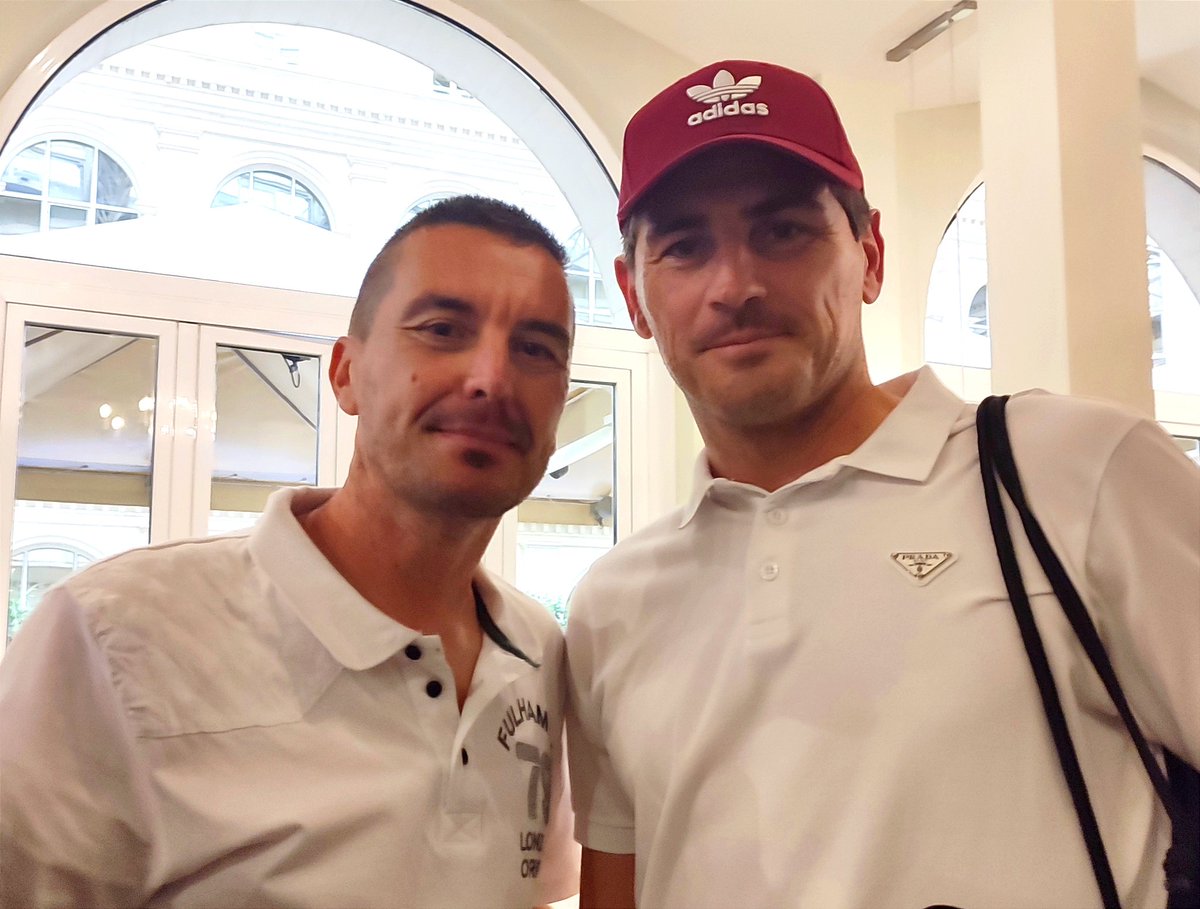 DlaRosaFC's tweet photo. Otro momento del homenaje a Joaquín. Con nuestro Capitán Iker Casillas. https://t.co/oMAYxb7R6L