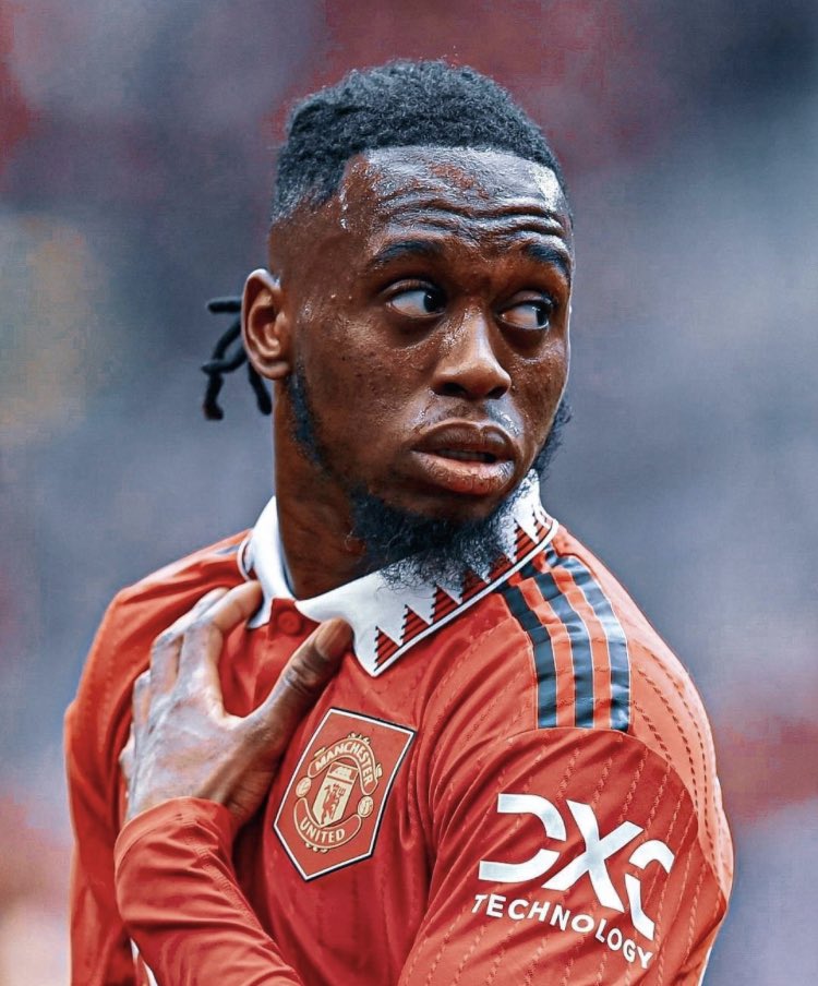 How does AWB end up benching Dalot for the second half of the season.. yet Dalot gets the new contract & now we’re talking about replacing AWB. Make it make sense.. 😅🤣 

#MUFC || #GlazersOut || #TransferTalk ✅