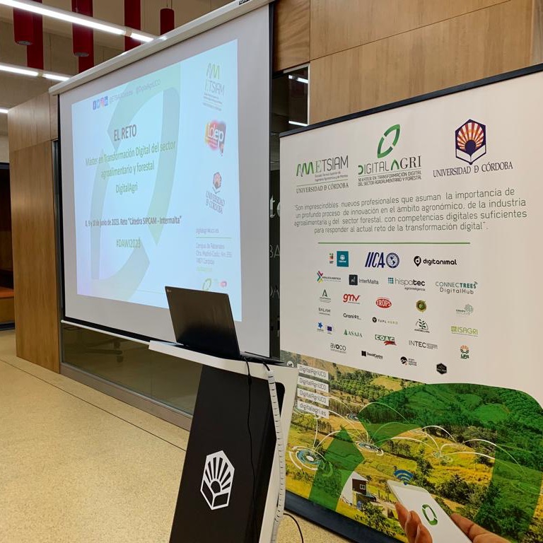 DigitalAgriUCO's tweet photo. 🗣️Durante dos días y medio los estudiantes, organizados en grupos, resolverán un reto que será
planteado por el equipo de profesores del Máster @digitalagriuco, apoyado en datos digitales. #DAWI2023 #digitalagriuco #Intermalta @CatedraSipcam https://t.co/qX6XKIvgzB
