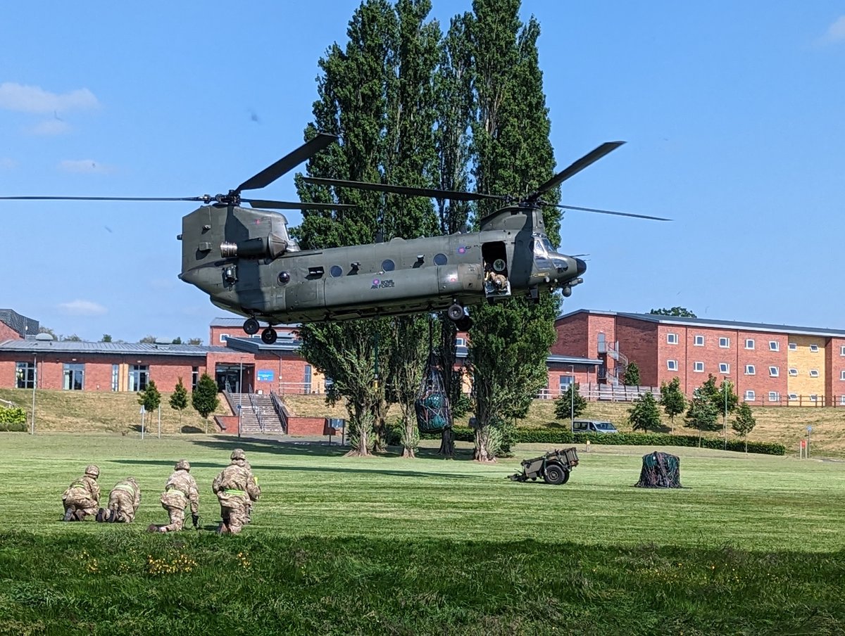 TacticalSupWing's tweet photo. Thank you to @18Squadron for coming into MOD Stafford yesterday.
Newly qualified Aviators got to put training into real life use as they conducted Rotors Turning Refuels & underslung loads.
🚁⛽🪝
#SupportToStrike
#RAFLogistics https://t.co/rdqfxlDjpo