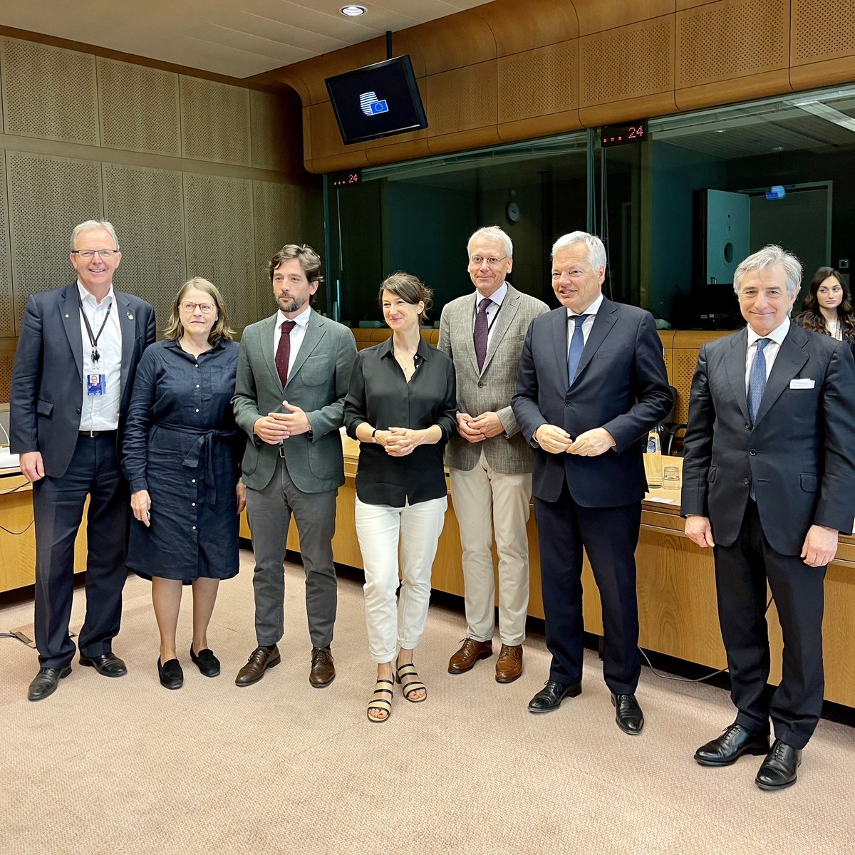#TRILOGUE | This morning, @EUCouncil and @Europarl_EN negotiators met for a first trilogue on corporate sustainability due diligence.

The incoming Spanish presidency will continue work on this directive.

#EU2023SE