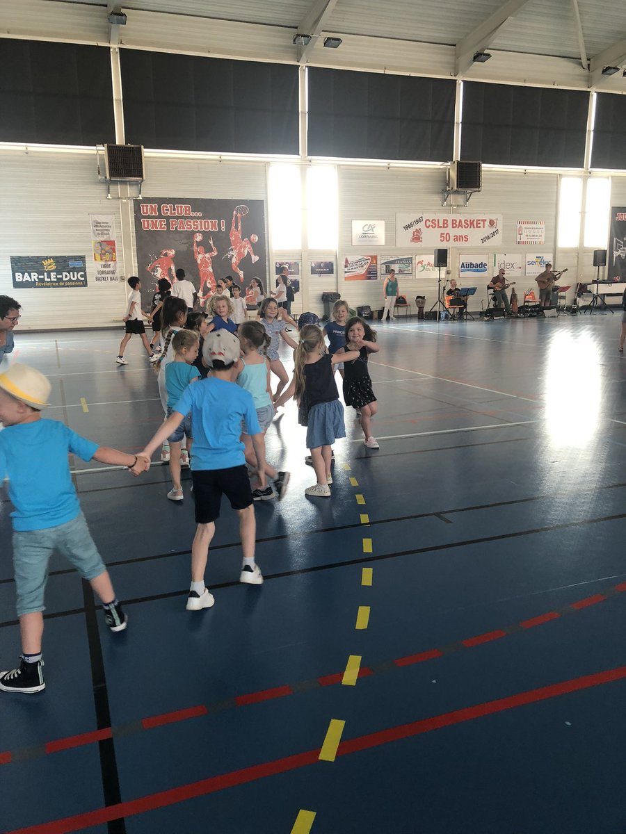 Bal folk à Bar le Duc avec musique en live. Merci @occe @IenBar <a href="/55Cpd/">JL DORANGEON CPD EPS 55</a> <a href="/DSDEN55/">DSDEN55</a>