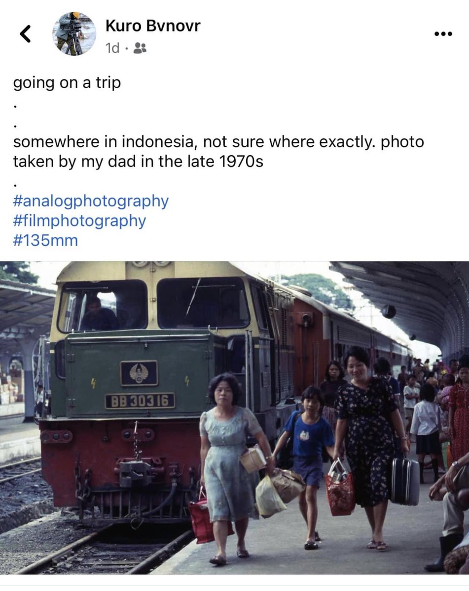 fajarnugros's tweet photo. Seorang anak mencuci negatif film warisan ayahnya. Dan mempostingnya di FB. Tanpa sadar bahwa foto itu memotret suasana Stasiun Jakarta Kota, suasana KA Si Gomar (Jakarta Kota - Garut).

Dan ini, memotret lokomotif tragedi Bintaro saat masih beroperasi. https://t.co/xwROKOaZi1