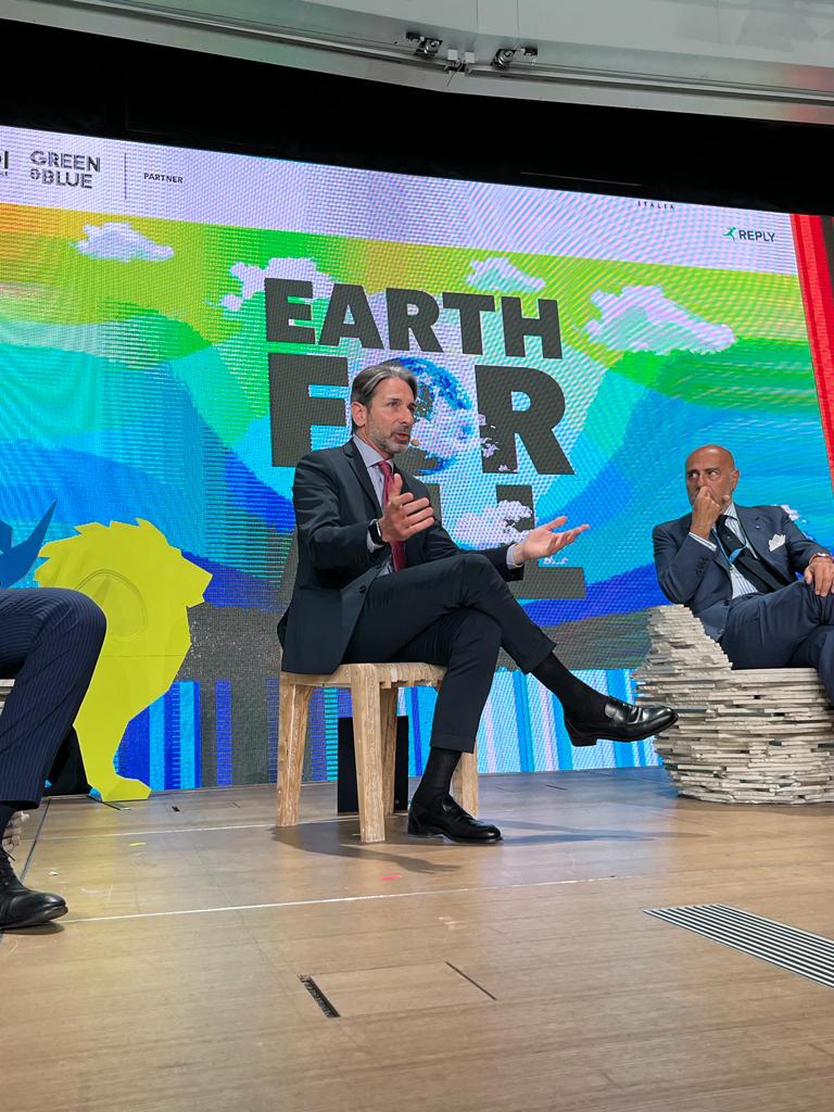 “Secondo una nostra recente Survey la sostenibilità è al primo posto delle priorità dei CEO a livello internazionale: l’80% crede che a partire da quella si possano anche migliorare i propri risultati di business”

<a href="/sterebattoni/">Stefano Rebattoni</a> - Amministratore Delegato <a href="/IBMItalia/">IBM Italia</a> 

#FestivalGB