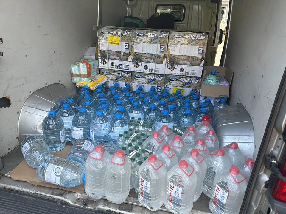 FrontFellas's tweet photo. Front Fellas delivered drinking water, generators, insect spray, hygienic products and water pumps to local volunteer groups and to the Ukrainian army.

The material will directly benefit those who are affected by the flood. 1/3 https://t.co/V9MONuF1Ju