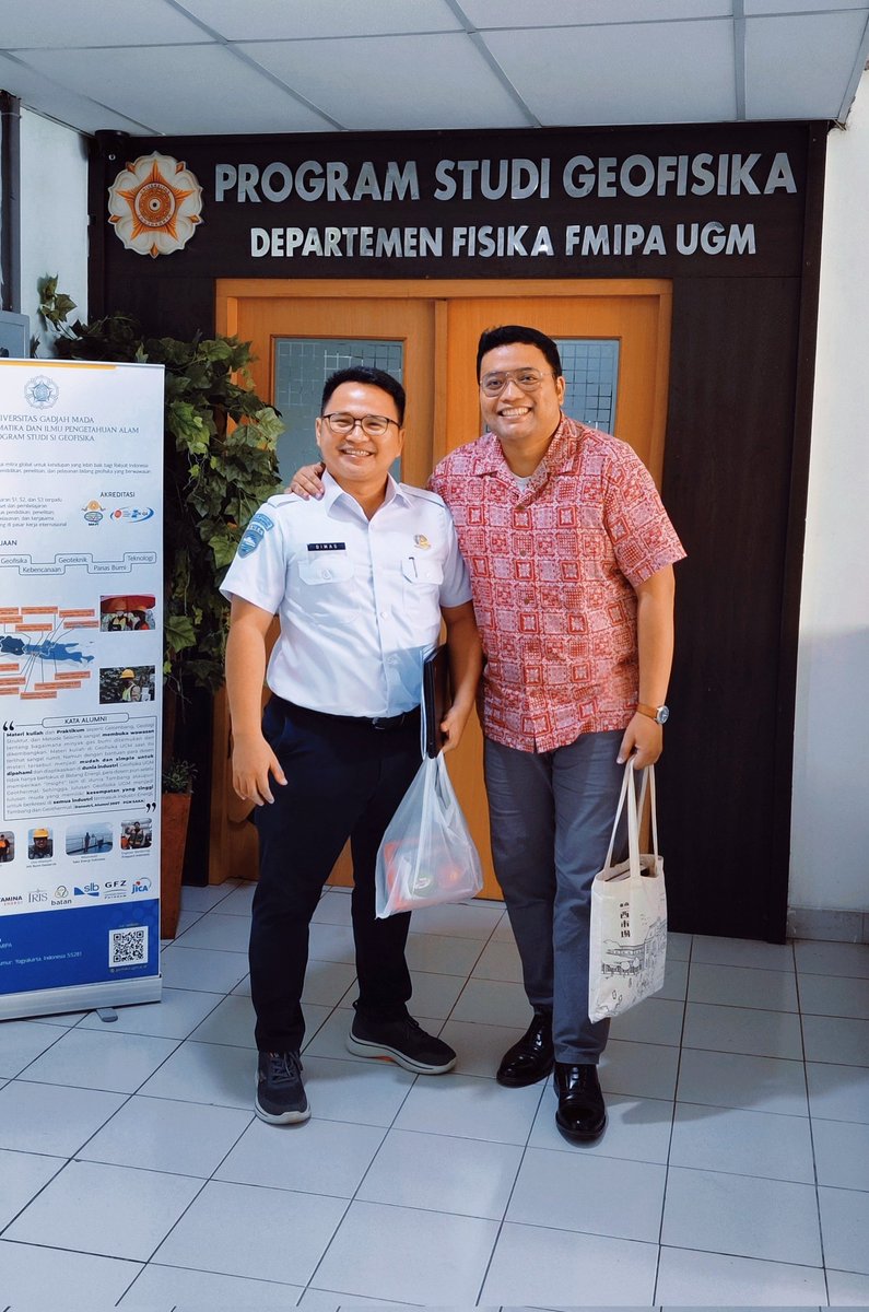 Guess who I ran into? The incredible <a href="/SianiparDimas/">Dr. Dimas Salomo J. Sianipar</a>, one of Indonesia's top seismologists &amp; also my fav! #reunion