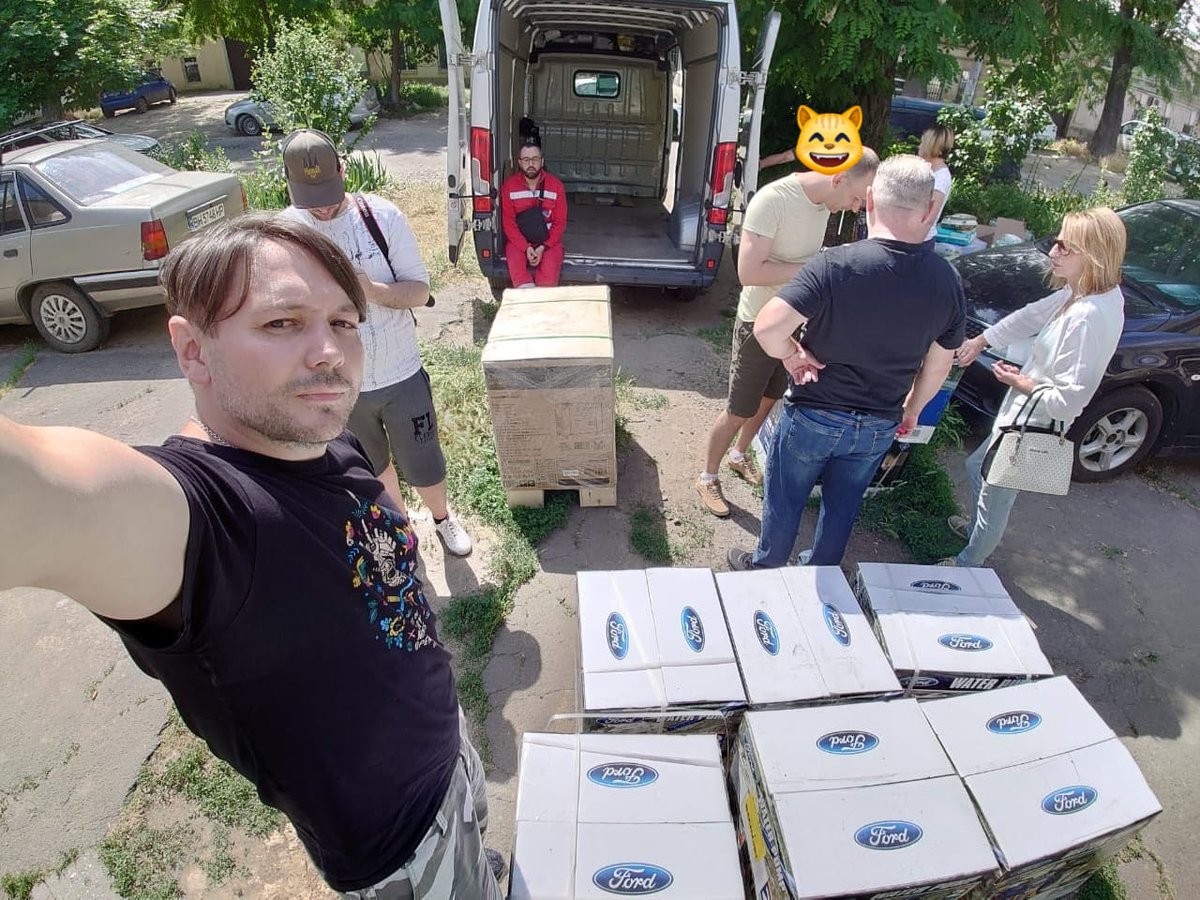 FrontFellas's tweet photo. All of this was only possible because of your help. Donations from people outside of Ukraine are vital to keep the efforts of volunteer groups going.
Today, on Thursday, we will continue our work by supplying more water and providing the means for water purification. 2/3 https://t.co/tdRuLB4uAq