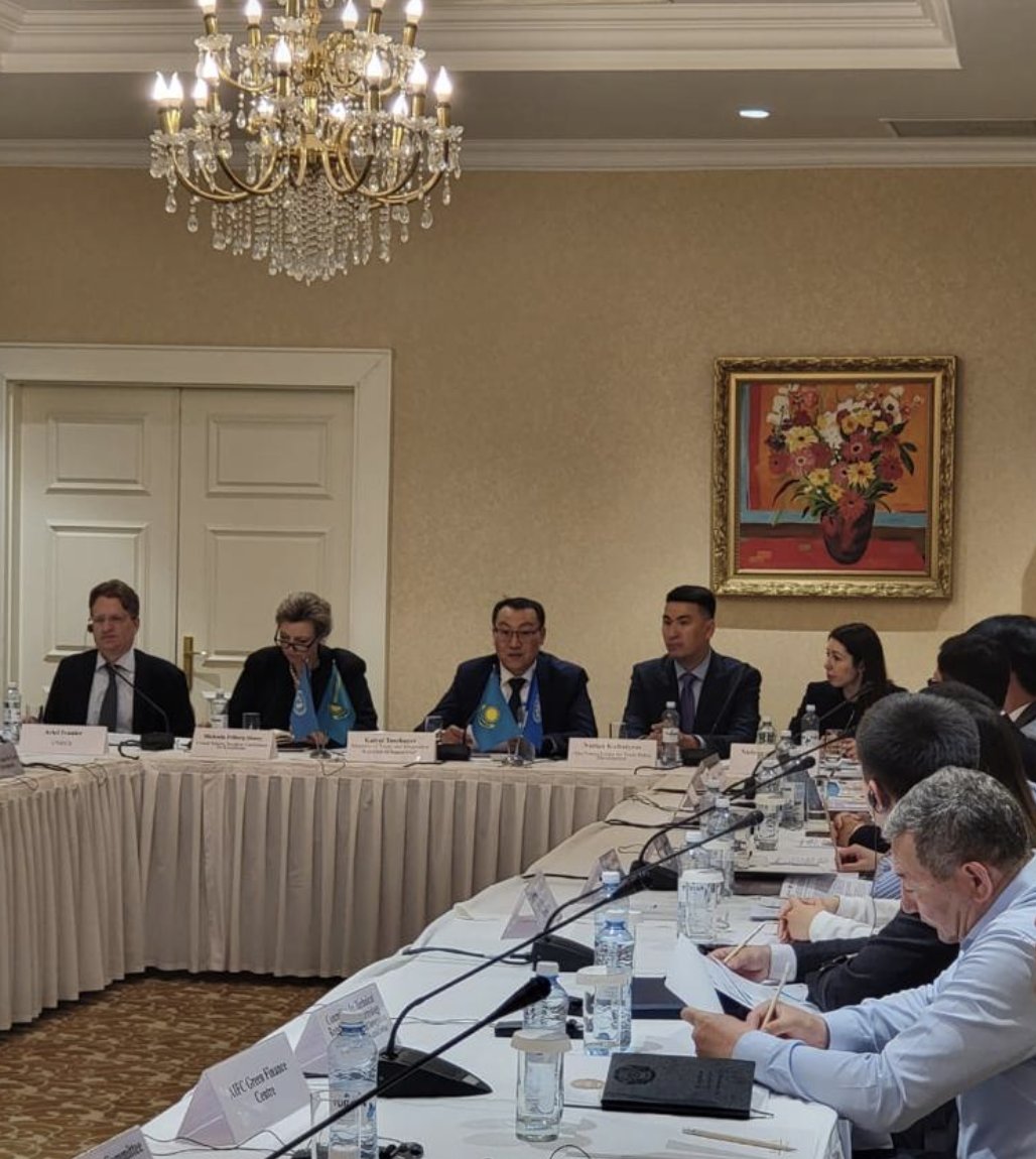 ElisabethTuerk's tweet photo. 👏Congratulations to the successful launch of @UNECE Study on Regulatory and Procedural barriers to #trade to enhance the #export #Competitiveness of the Republic of #Kazakhstan!

We are proud to support 🇰🇿and see it unlocking its enormous export potential! 

@KazakhPM_UNOG https://t.co/ovSdLH79JC