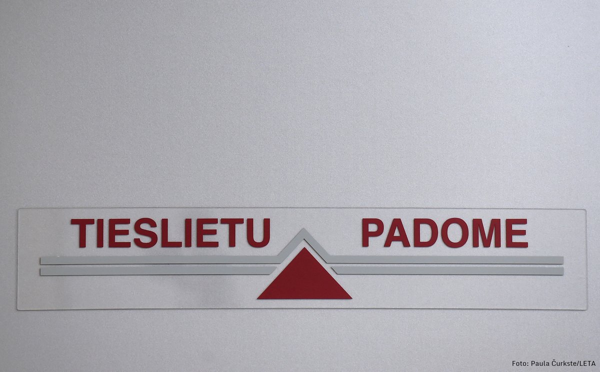 Latvijas Zvērinātu advokātu padome (ZAP) vērsīsies Tieslietu padomē un aicinās veikt pārbaudi par ģenerālprokurora Jura Stukāna izteiktajiem pārmetumiem Jēkabpils novadā nogalinātās sievietes juristei, aģentūrai LETA pastāstīja padomes priekšsēdētājs Jānis Rozenbergs.