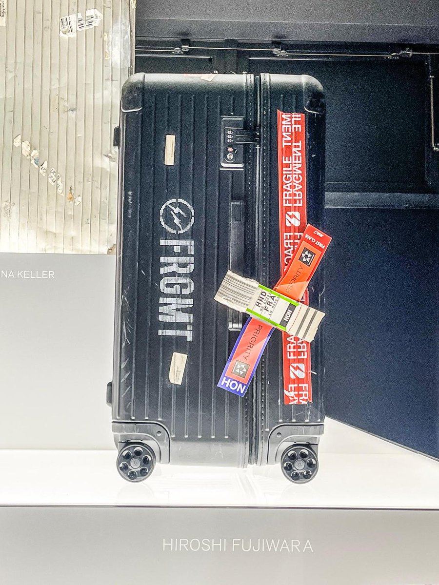 【超希少、世界120セット限定】RIMOWA BRIEFINGコラボスーツケース 明日から】村上隆や藤原ヒロシの私物、「エミリー、パリへ行く」との