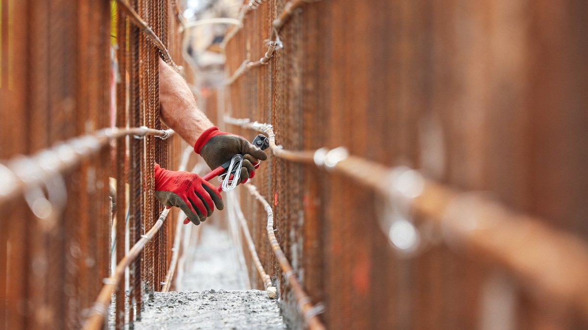 InfraMalta's tweet photo. 🛠 We are forming the rebar structure for the walls of the #LuqaJunctionProject underpass, ⏱️ facilitating quicker and safer connections from #SantaLucija and #Marsa, to #Luqa and #Qormi. 👷♀️ ➡️ #infrastructure4Dpeople #infrastructure4U https://t.co/SJrJ7vzjK7