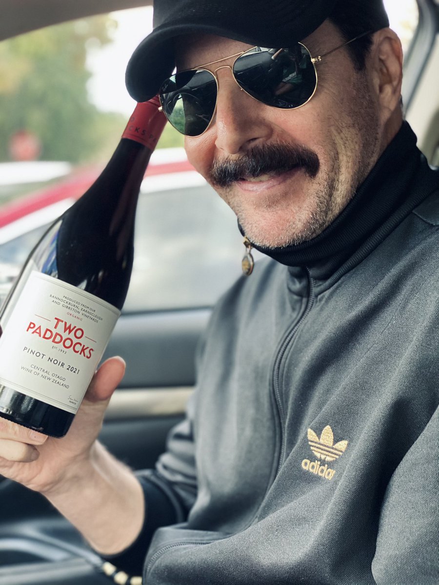 JPBlunt's tweet photo. @TwoPaddocks #twopaddocks a lovely drop fit for a Queen 🍷 https://t.co/YB4MzKx4ew