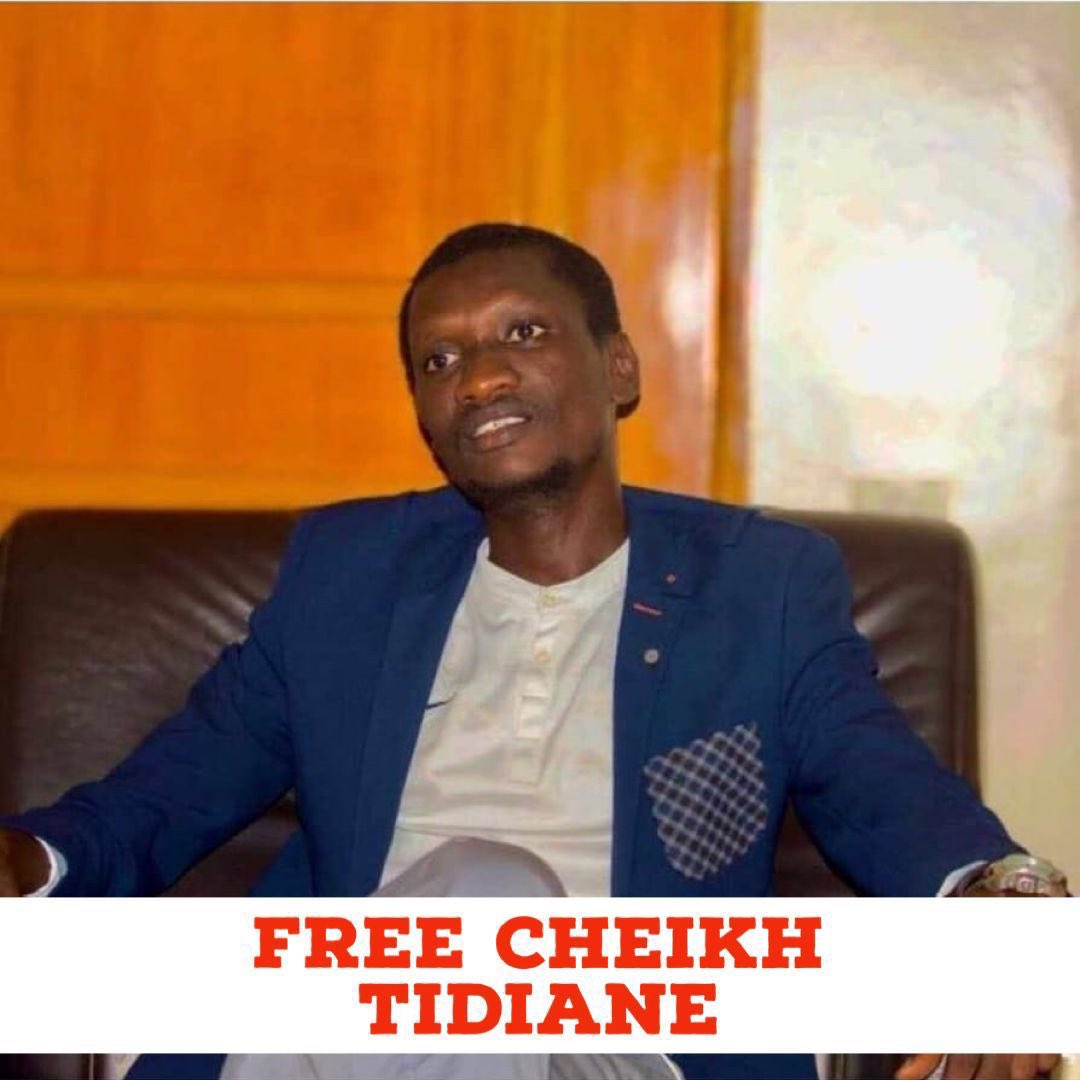 KemiSeba1's tweet photo. 🚨Notre valeureux petit frère Cheikh Tidiane Seck, membre d’Urgences Panafricanistes Sénégal 🇸🇳 à été arrêté par la police de Macky SALL. Il est actuellement détenu au commissariat de Hann.
Son accent étranger (ce qui est normal car c’est un sénégalais ayant grandit en Côte d’Ivoire 🇨🇮) a été souligné par la police de Macky qui le considère à tort comme un élément étranger recruté par le PASTEF pour soit disant déstabiliser le régime .
Urgences Panafricanistes dénonce cette série d’arrestations arbitraires visant à étouffer la liberté d’expression de nos concitoyens et exige la libération de tous les détenus politiques.

Urgences Panafricanistes Sénégal 🇸🇳 

#resistance #FreeSenegal #liberezlesotagespolitiques