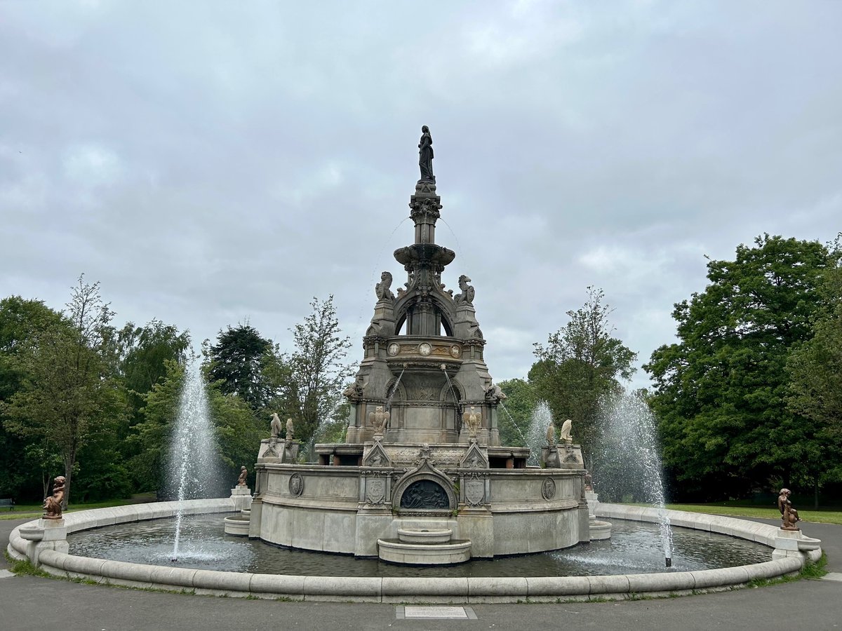 How lovely to see the Stewart Memorial Fountain in Kelvingrove Park “fountaining” this morning! It made me happy on my walk to work 😀