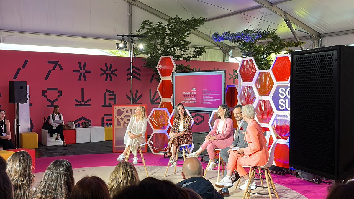 south_summit's tweet photo. 📣The first event of the day in the #CatalystStage welcomes Cristina Fanjul from @Ceeiasturias, Lucia Calabria Tasa from @Valenciactiva, Carlos Izquierdo from @ComunidadMadrid, and @RosaSiles from @aemprende in the panel Spanish Sun and Startup Fun: Ecosystem. 🌿 #SouthSummit23 https://t.co/IK1ie86ySp