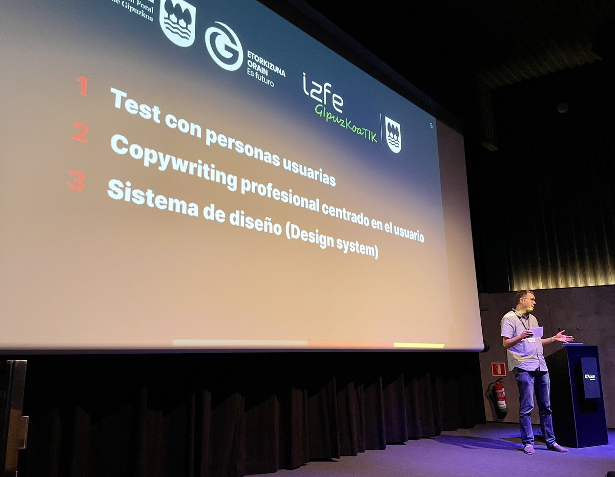 Prosigue la jornada con la ponencia de Aunitz Gimenez (<a href="/adimedianet/">adimedia</a>): "Del PDF editable a la Sede electrónica: un viaje por la UX en la Administración pública". 
#UXconDonostia #UX #uxdesign #experienciadeusuario #Donostia #UserExperience