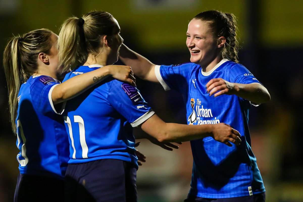theposhwomen's tweet image. 🤗 Happy #NationalBestfriendsDay!

🤝 Tag the mate you're most looking forward to watching football again.

#pufc