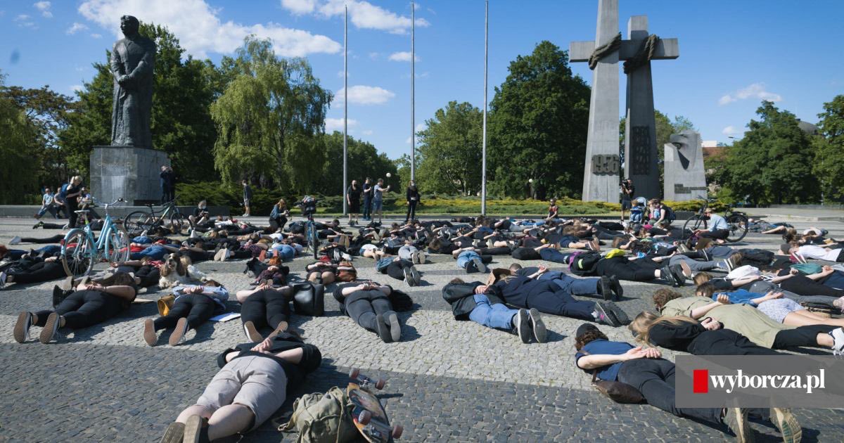 Mamy 2023 rok, a w Polsce nadal jakieś średniowiecze. 🙃

#BożeCiało