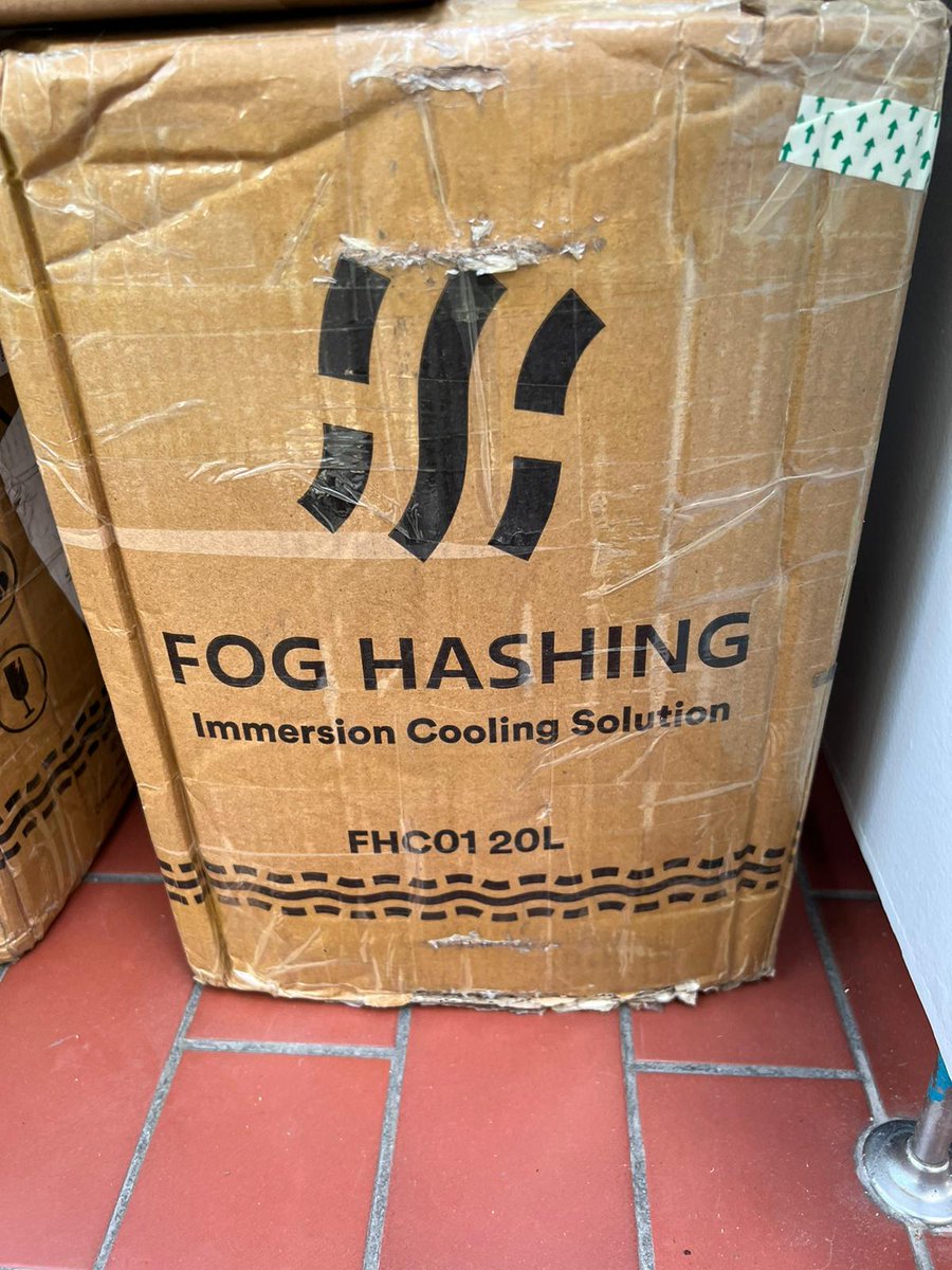 Rebecca230765's tweet image. A friend in Denmark has successfully received the FogHashing C2 Kit and coolant. Installation is expected to begin within a week.🤗#immersionmining #homeming #BTC