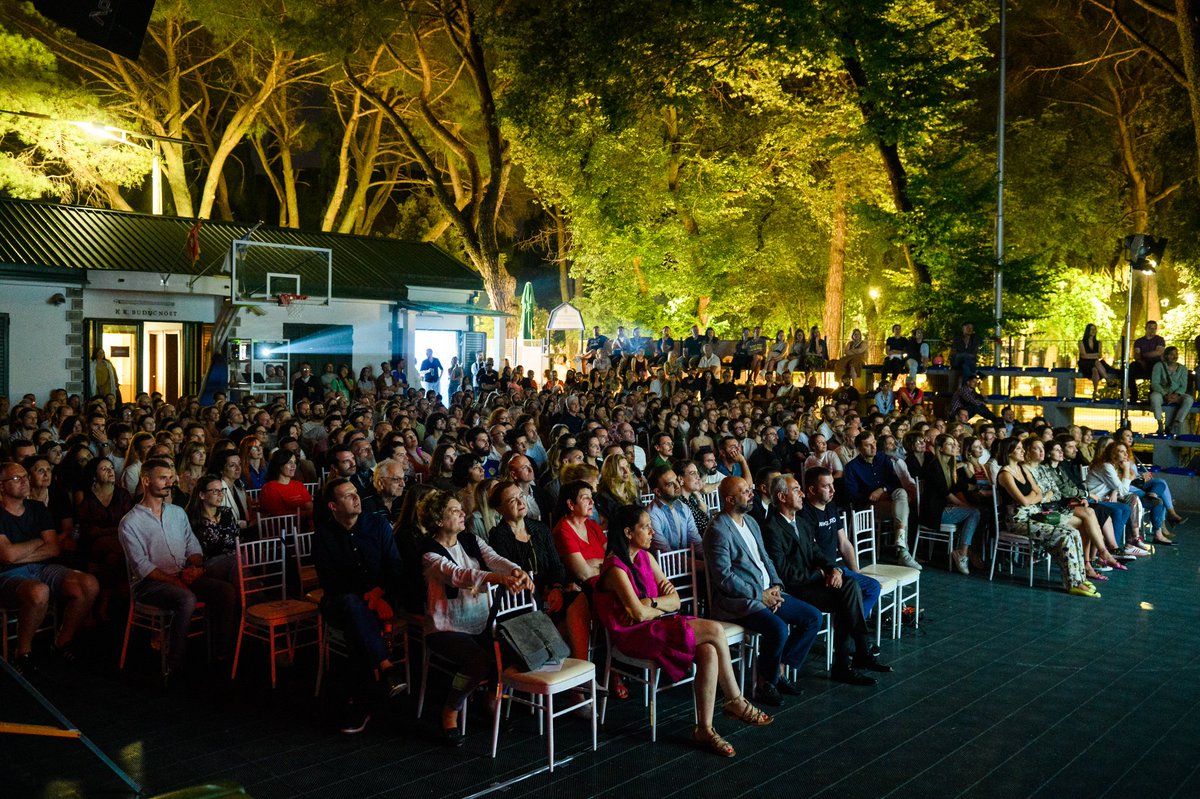 Na stadionu “Dragan Ivanović” u Njegoševom parku, projekcijom filma "Non-aligned Newsreels: Scenes from the Labudović Reels", rediteljke Mile Turajlić, počeo je 14. Međunarodni festival dokumentarnog filma "Underhill".