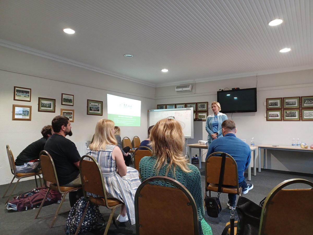 HealthyGalway's tweet photo. Thanks to @MyMindCentre and Tetiana Yanushevska for sharing their positive mental health workshops with us in Galway city.  

If you are a displaced Ukrainian citizen, you can access access free mental health support by visiting: https://t.co/VBIqXAgdFF

@HealthyIreland https://t.co/DD030ZfYTB