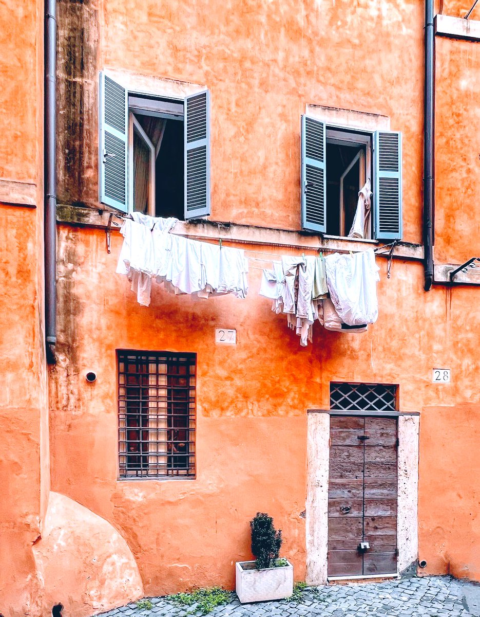 Angoli di #Roma

Un salto nel tempo tra i vicoli del Ghetto
(Via di S. Ambrogio)