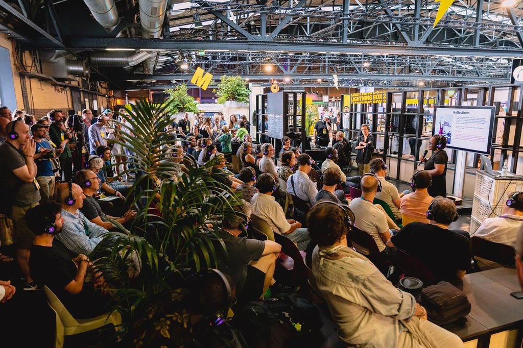 FinLitBae's tweet photo. Fabulous week with my @wearegig family at #rp23 and definitely one of the best #CASH talks I have ever given! 

Also was a pleasure meeting the German Finance minister Christian Lindner. 

Was going by Zim pronouns sistren/motherz for control. 

#finally40 #healthwealthhappiness https://t.co/O0xViPcvoK