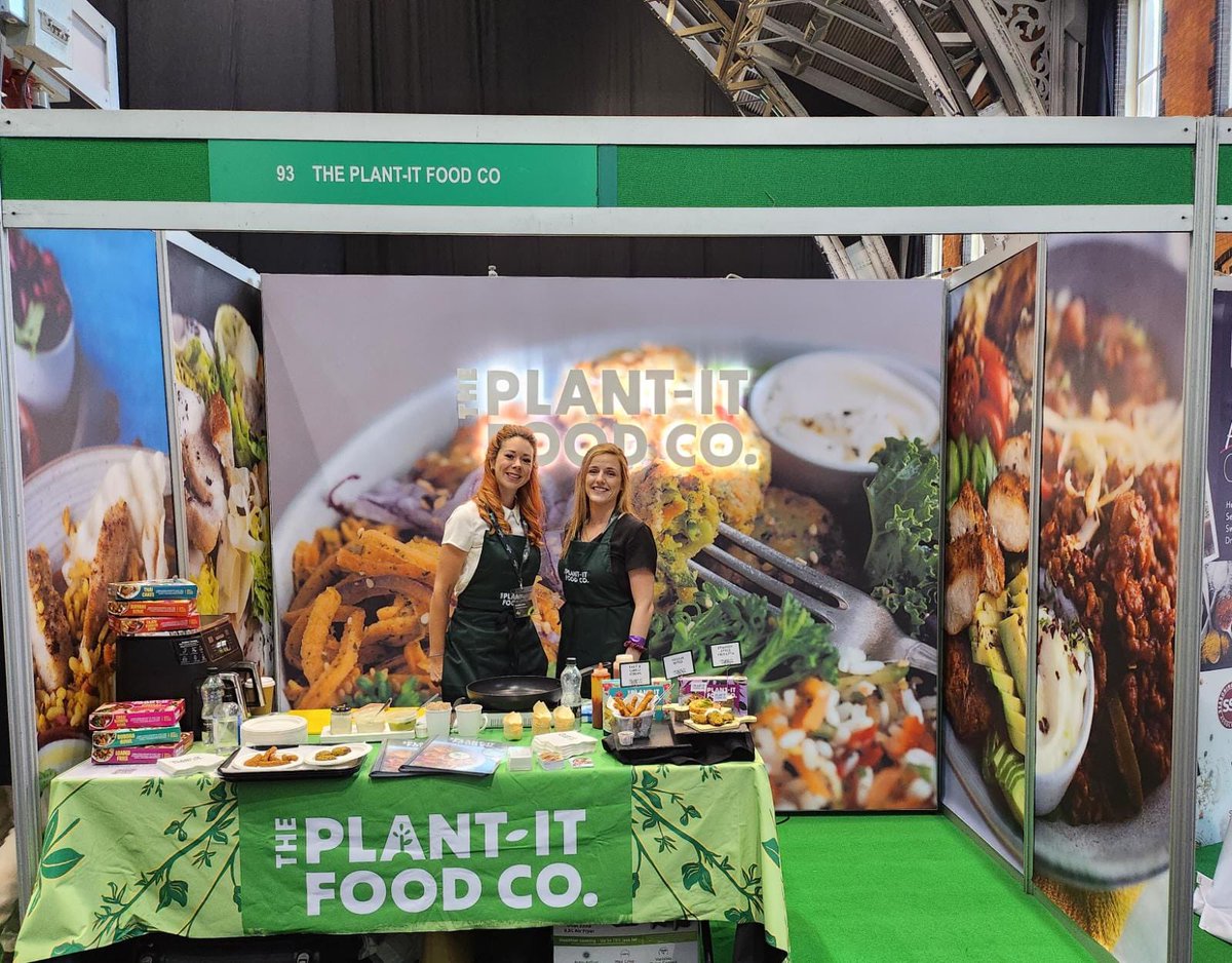 plantitfoodco's tweet photo. We are attending the @countryrangeuk Event in @mcr_central. Make sure to visit our stand and taste our delicious plant based options to add to your menu. 🌱
#PlantBased #VegForward #TheFutureIsGreen https://t.co/OJTIiDhnKO