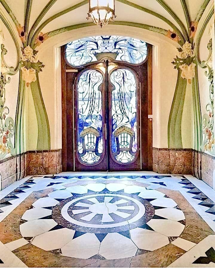 Entrance of the Casa Montero, a Modernist/Art Nouveau building from 1902 in Bilbao, Spain. Designed by architects Luis Aladrén Mendivil and Jean Batiste Darroquy,

Photo: angellaottani