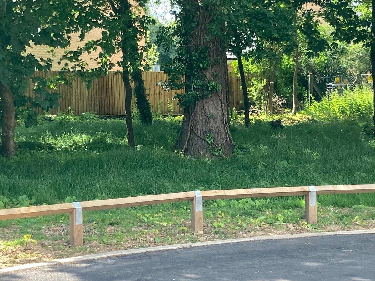 bec21boo's tweet photo. Look at the state of our brand new estate under management of @RMGltd How a business cant provide its residents with a schedule of works, no contacts only customer service team, they refuse to give emails of management… @BroxbourneBC @LoveHoddesdon @CharlesWalkerMP @TaylorWimpey https://t.co/VyJ7P4q5ei