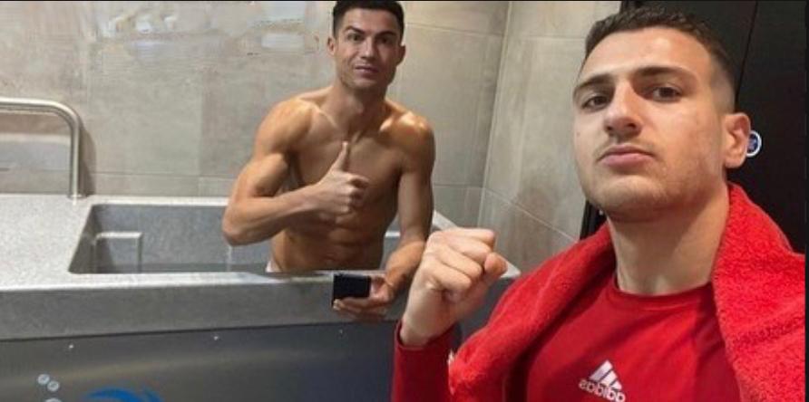 🔙 #ThrowbackThursday: Smile 😁 Cristiano Ronaldo and Diogo Dalot at Old Trafford, indulging in the rejuvenating power of a CryoSpa Sport ice bath after Ronaldo's 801st goal. Unforgettable teamwork, relentless pursuit of excellence. ⚽️❄️ #FootballLegends #CryoSpaSport