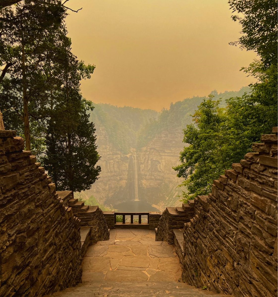 CNYCentral's tweet image. A hazy view of Taughannock Falls (📸: Sheila Balcome). Keep the photos coming! Share your photos with us here: CNYCentral.com/ChimeIn
#CaptureCNY #trumansburg #TaughannockFalls #haze #waterfall #nature #cny #centralny #centralnewyork #upstateny #upstatenewyork #iloveny