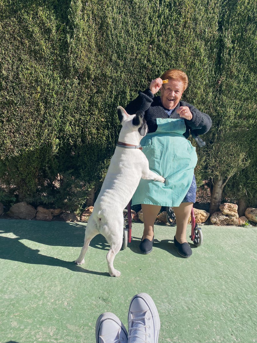charohe's tweet photo. Esto si es tener suerte.💫
Hoy, esta mujer cumple 90 años y yo no soy consciente de la suerte que tengo.♥️ https://t.co/6JWYr0Pn9G