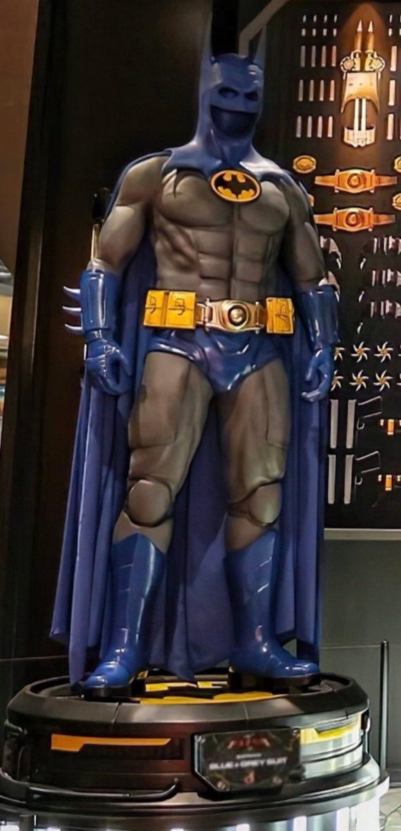 Would anyone want to see me draw a batfleck version of this suit? I have a vision spawning