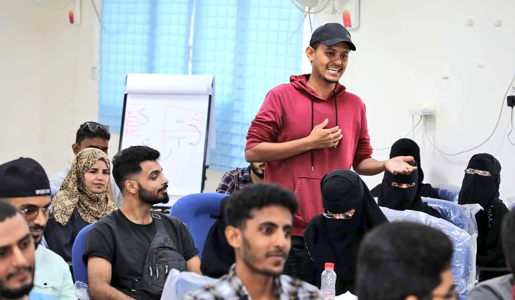 خلال حضوري برنامج القيادات الشبابية في مركز التدريب والتأهيل التابع للوزارة أكدت ان الشباب هم رأس مال مجتمعنا، ويعوّل عليهم كثيرًا في صُنع الكثير من المتغيرات والتحولات في جميع المجالات، فضلًا عن دورهم الهام في تعزيز اللحمة الوطنية، خصوصا في هذه المرحلة الحرجة التي تمر بها بلادنا