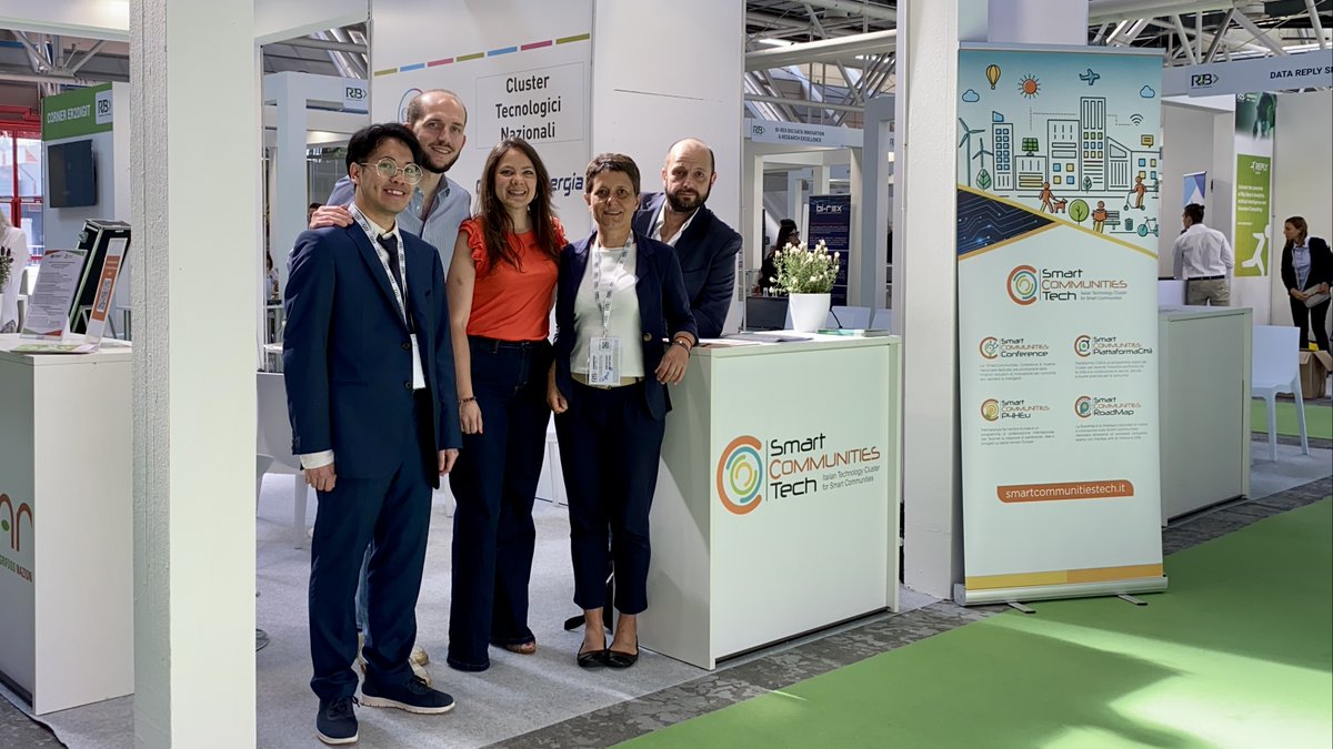 cluster_smart's tweet photo. Oggi e domani siamo a #R2B, ci trovate allo stand B30

I nostri eventi di oggi:
📌 h 12: FINANZIAMENTI PER LE #PMI IN AMBITO #SMARTCITIES con @AIBCEuroproject e @ecs_nodes al corner B28
📌 h 15: SMART AND #HUMANCITIES in Sala Notturno

#R2B2023
@Regione_ER @Arter_ER @BolognaFiere https://t.co/P5zqFi00zJ