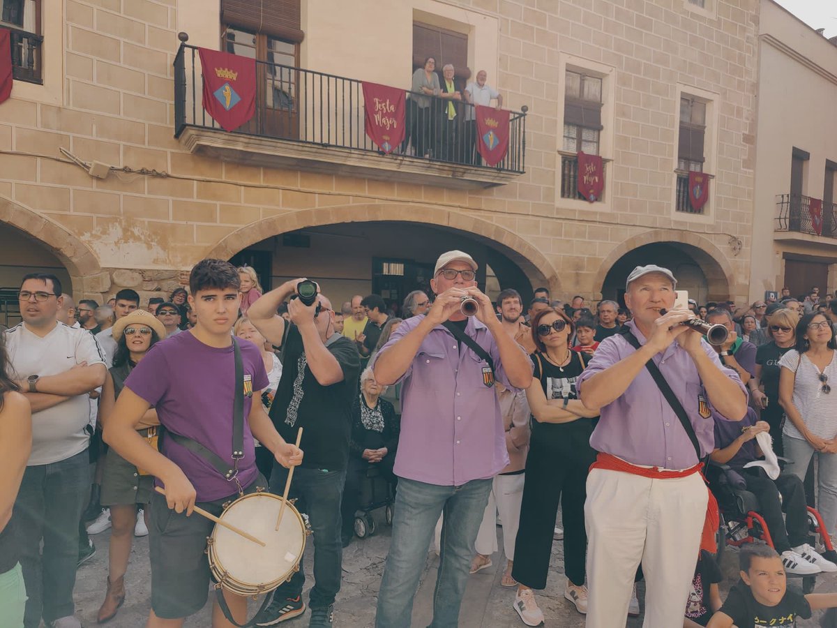 CdAltafulla's tweet photo. 🤔I que serien dels castells sense grallers?? Ni ens ho imaginem🫣
Vine al 🥁🥁CONCERT DE GRALLES dels Grallers d’Altafulla
👉🏻Dissabte, 10 d juny, a les 20h
📍a l’Era de l’Isidrot, al costat dl local d’assaig d la colla,a Altafulla
❗️Hi haurà servei d bar #Castellers #Castelleres https://t.co/WbKdttOZse