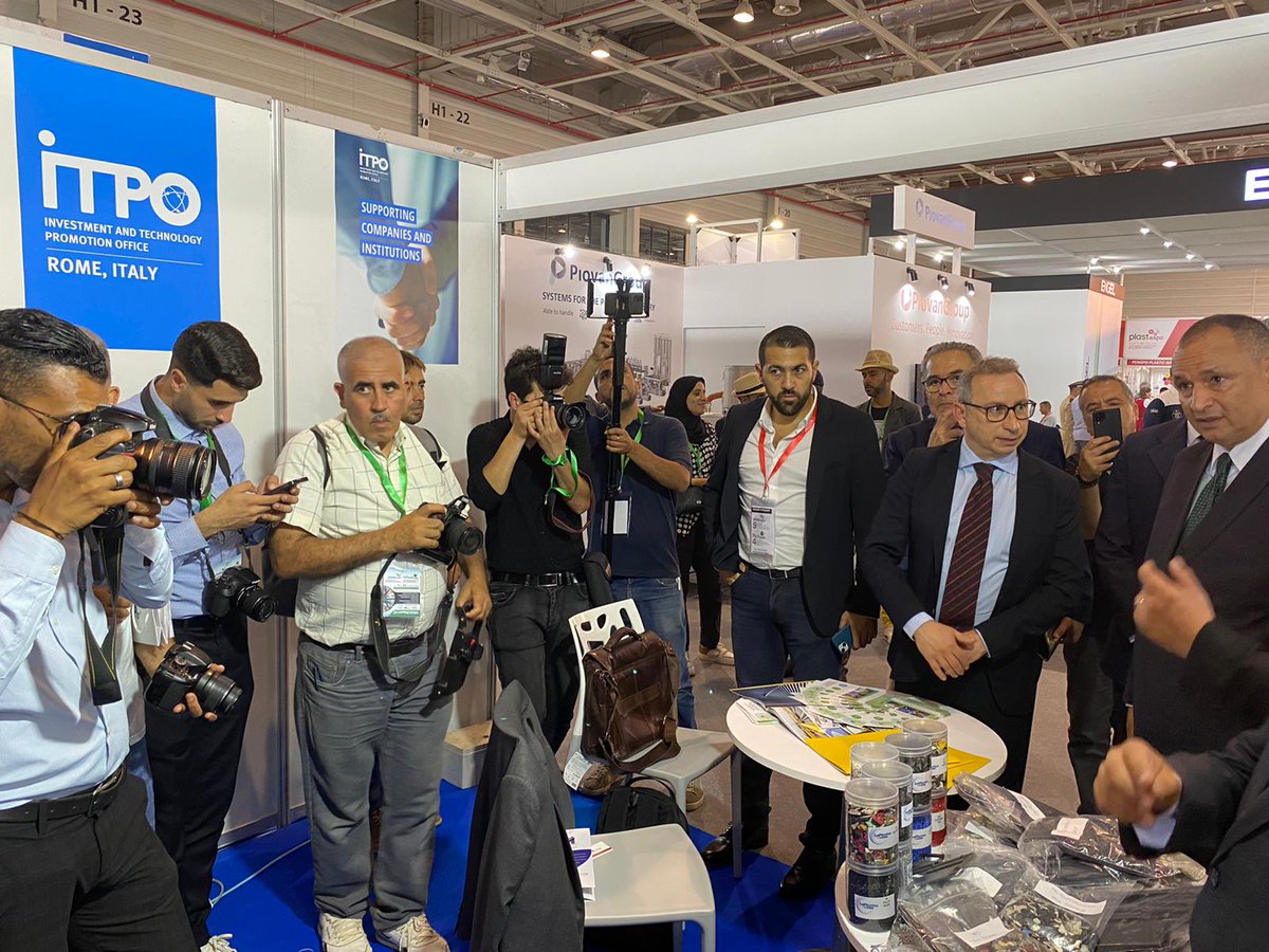 ITPO_Italy's tweet photo. 🇲🇦 The Ministry of Industry and Trade of #Morocco @MezzourR visited our booth at #PlastExpo 2023, the main exhibition in the country for #plastics, where we are with 5 🇮🇹 companies to showcase their innovative technologies and boost relations with local counterparts. #FIPEE https://t.co/uS1cvLRsTB