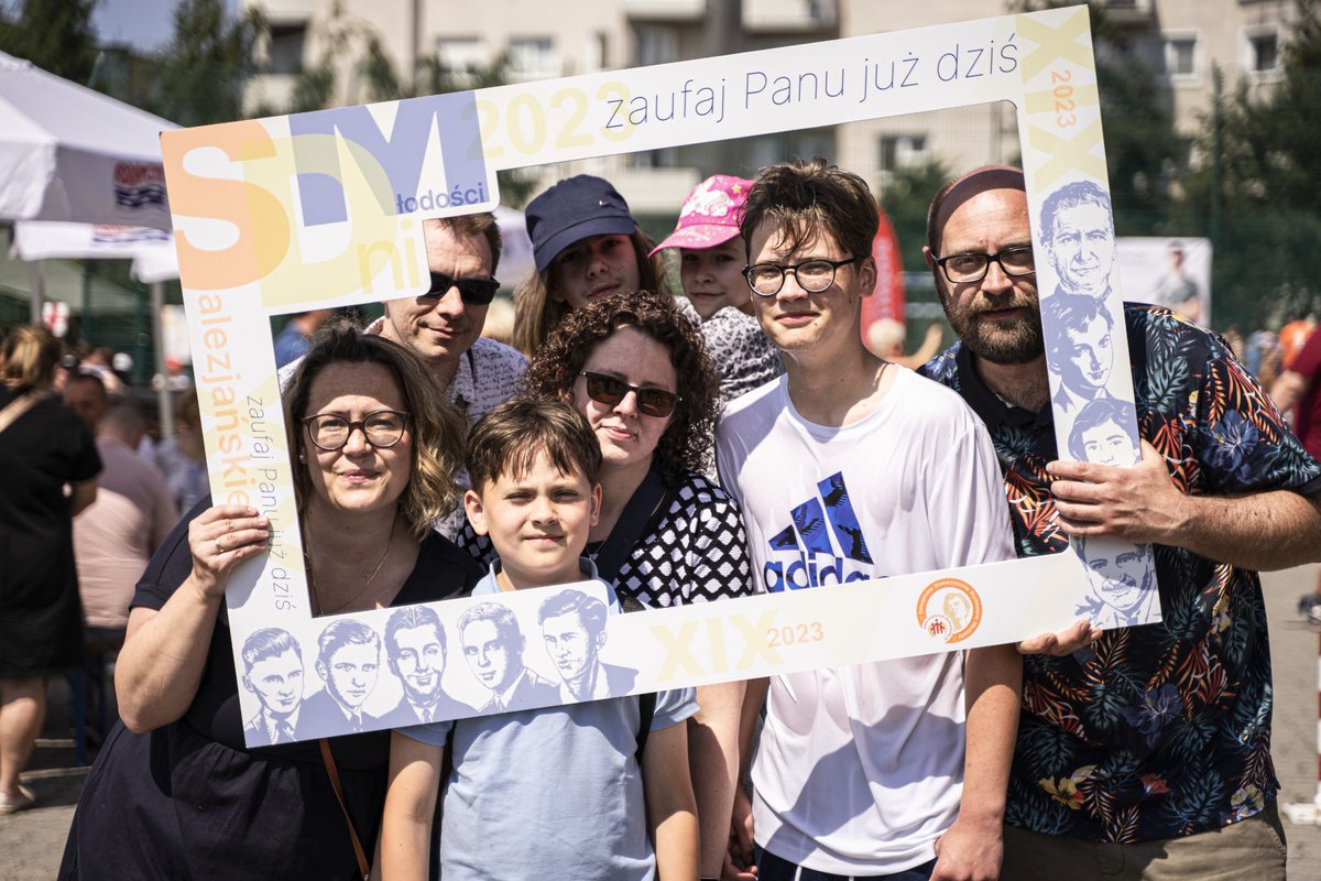 SalezjaniePLN's tweet photo. 📌 #Oratorium "Dominiczek" i parafia św. Marka w Bydgoszczy po raz 19. zorganizowały Salezjańskie Dni Młodości❗🥳
👉 Szczegóły: https://t.co/vEWIZVZftz https://t.co/0duFZ2Ffp6